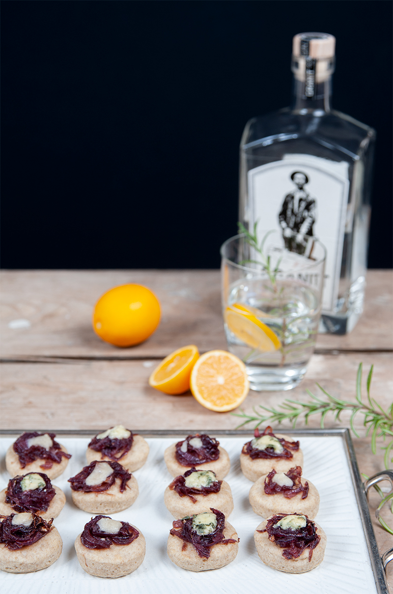 Käse-Cracker mit Zwiebel-Marmelade | Back dein Brot